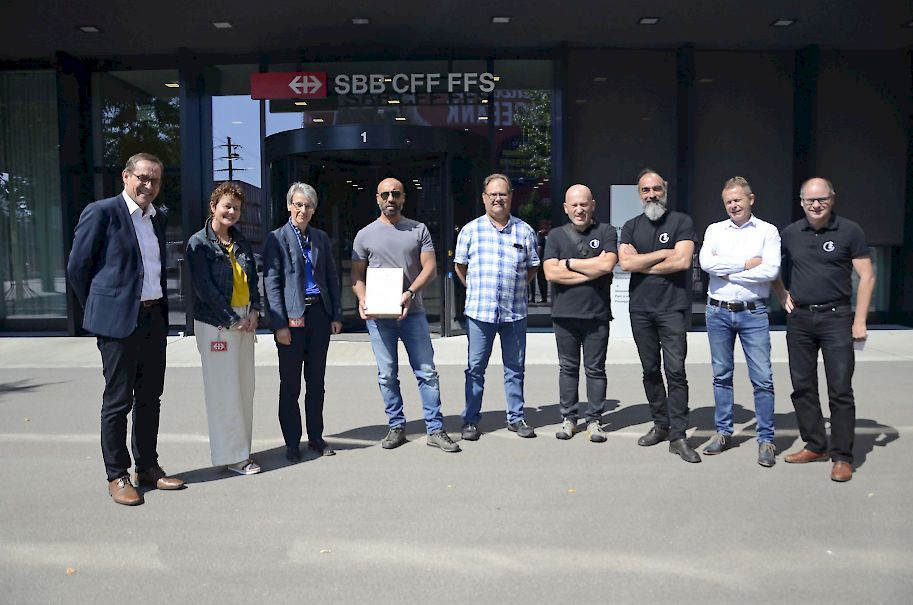 Von links: Rainer Ducrey, Stephanie Gerwe und Doris Matyassy von der SBB, Aldo Sciamanna und Hermann Blättler von der SEV-Sektion BAU Ticino, Giuseppe Lanini vom Zentralausschuss SEV-BAU, BAU-Ticino-Sekretär Ferruccio Noto,Regionalsekretär Pascal Fiscalini und Gewerkschaftssekretär Urs Huber.