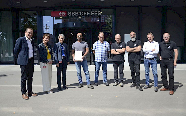 Von links: Rainer Ducrey, Stephanie Gerwe und Doris Matyassy von der SBB, Aldo Sciamanna und Hermann Blättler von der SEV-Sektion BAU Ticino, Giuseppe Lanini vom Zentralausschuss SEV-BAU, BAU-Ticino-Sekretär Ferruccio Noto,Regionalsekretär Pascal Fiscalini und Gewerkschaftssekretär Urs Huber.
