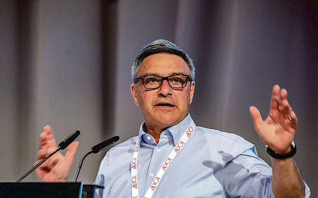 Giorgio Tuti ist ein ausgezeichneter Redner. Hier spricht er am Kongress 2019 nach dem offiziellen Start der 100-Jahr-SEV-Feierlichkeiten am Vorabend.