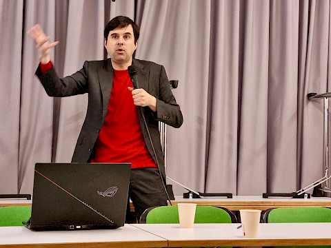 Pour l&rsquo;&eacute;conomiste Samuel Bendahan (CN (PS/VD), investir dans les transports publics et le personnel profite &agrave; toutes et tous.