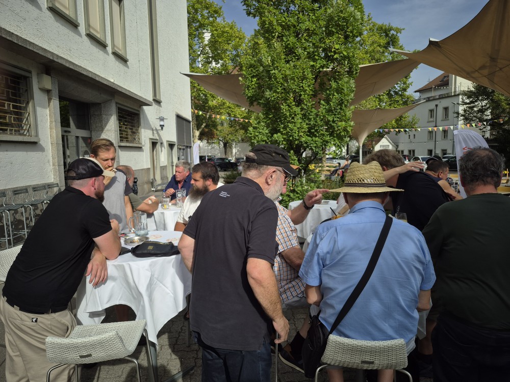 Gute Gespr&auml;che und pers&ouml;nliche Begegnungen pr&auml;gten den Treffpunkt Olten bei sommerlichen Temperaturen.
