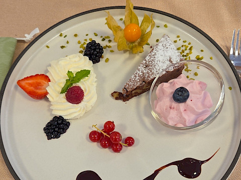 Ein feines Dessert rundete den gelungenen Ausflug nach Vindonissa ab.